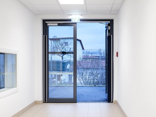 Hochwärmegedämmte Rohrrahmentür Drehflügeltür aus Alu-Glas für den Außenbereich