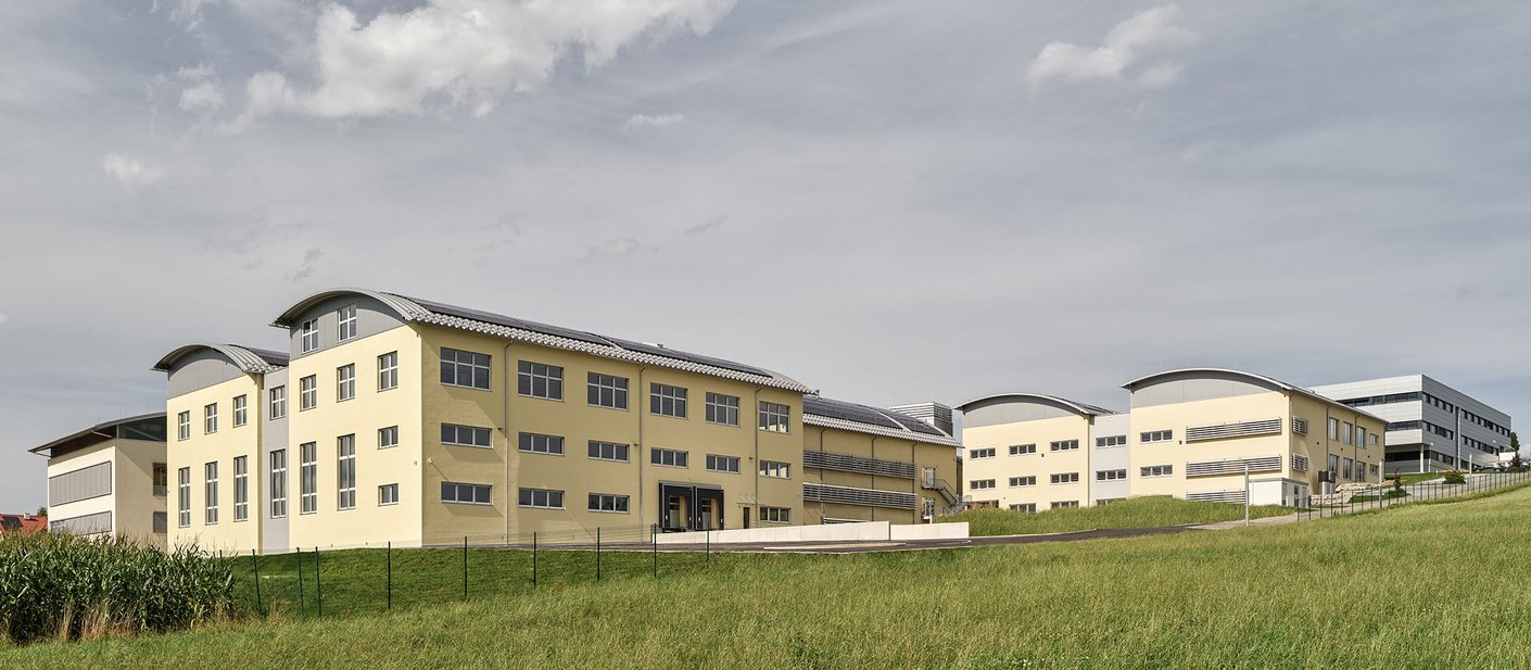 Bogendach bei RSF Elektronik in Tarsdorf Bogendach bei RSF Elektronik in Tarsdorf