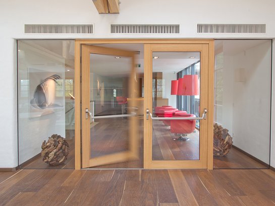 Brandschutztür mit natürlicher Sicherheit aus Holz