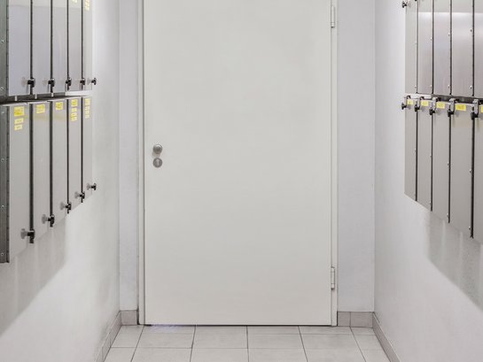 Brandschutz-Drehflügeltür aus Stahl für den Innenbereich