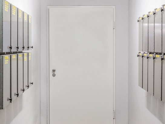 Brandschutz-Drehflügeltür aus Stahl für den Innenbereich